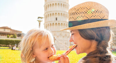 Mother and child eating pizza in Pisa